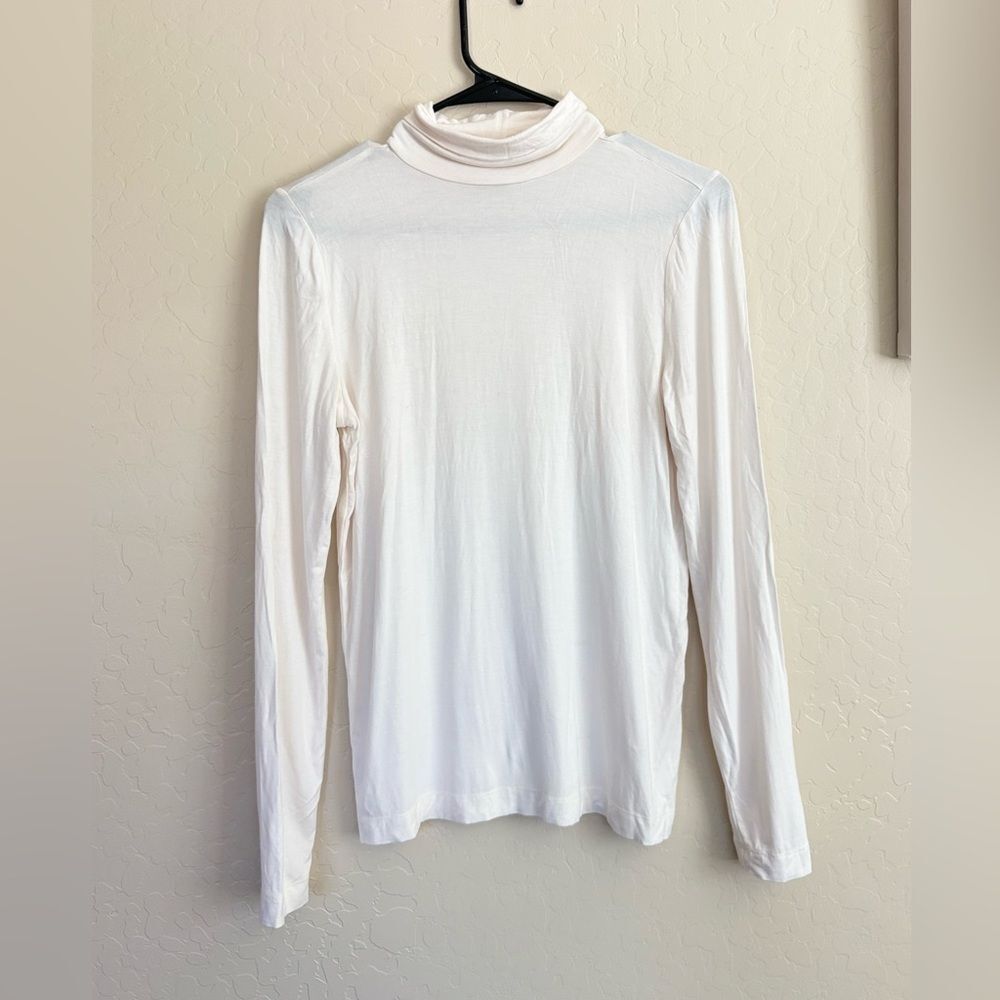 LOFT‎ White Long Sleeve Turtleneck Top Women’s Medium Classic Layering Tee